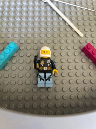 Reloj LEGO con minifiguras