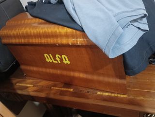 Máquina coser Alfa antigua