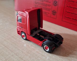 Modellino camion Mercedes Herpa 1:87