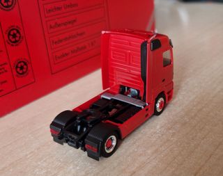 Modellino camion Mercedes Herpa 1:87