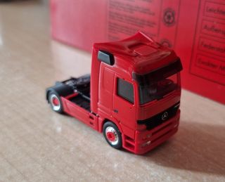 Modellino camion Mercedes Herpa 1:87