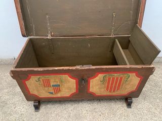 Baúl madera pintado a mano