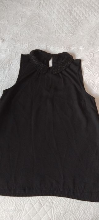 Blusa negra cuello pedrería