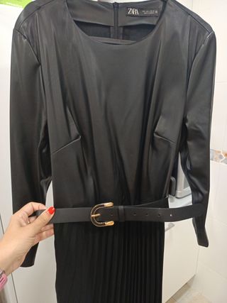 Vestido Zara piel negro MIDI plisado talla 5