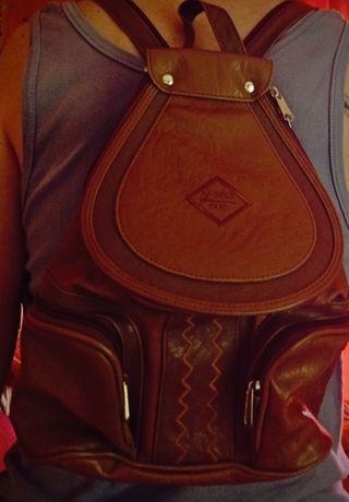 Mochila marrón imitación piel