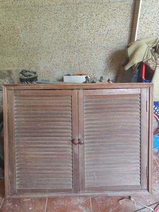 Mueble madera estilo mallorquín.