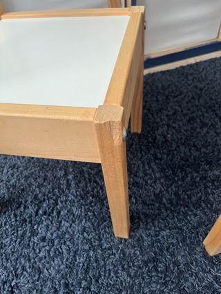 Mesa infantil LÄTT + 2 sillas - blanco/pino