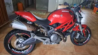 Ducati monster 696