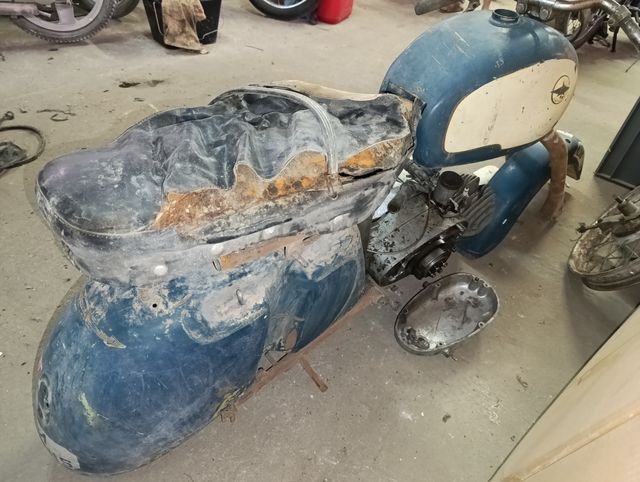 Lube renn 155: Moto Clásica para Restaurar