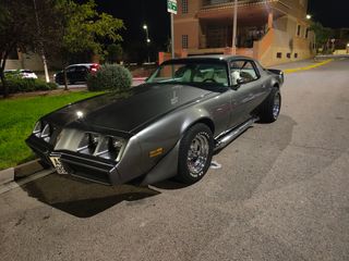 Pontiac  firebird  1977