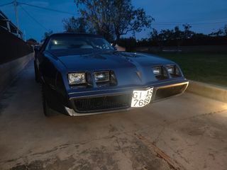 Pontiac  firebird  1977