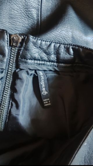 MINIFALDA DE PIEL STRADIVARIUS TALLA S BORDADO.