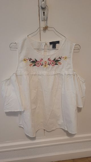 Blusa blanca bordada - hombros caídos