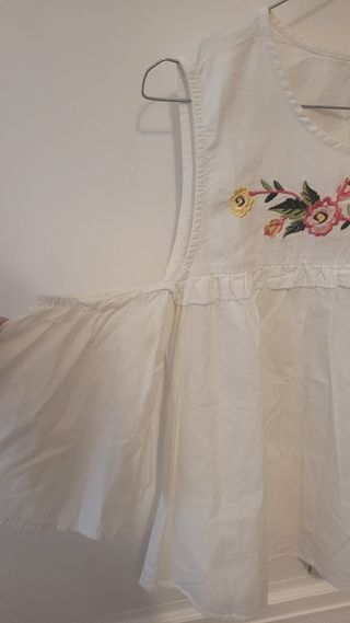 Blusa blanca bordada - hombros caídos