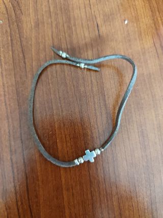 Pulsera marrón plata cruz