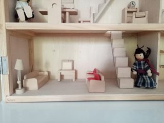 Casa de muñecas de madera