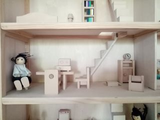 Casa de muñecas de madera