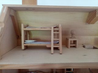 Casa de muñecas de madera