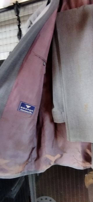 Traje gris