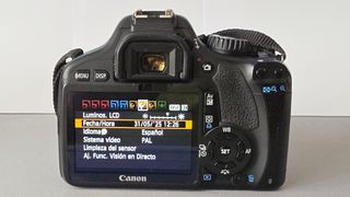 Canon EOS 550D + Objetivo EF-S 18-135mm IS