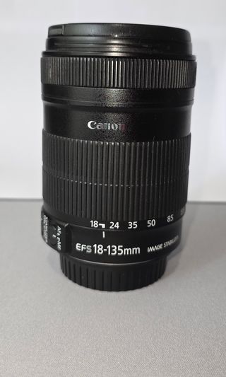 Canon EOS 550D + Objetivo EF-S 18-135mm IS