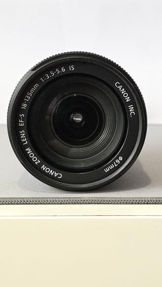 Canon EOS 550D + Objetivo EF-S 18-135mm IS