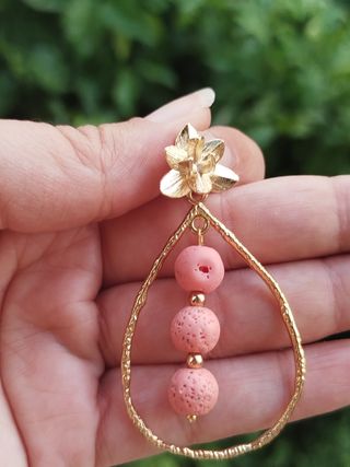 Pendientes coral rosado dorados