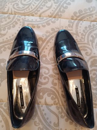 Zapatos charol negros con hebilla plateada