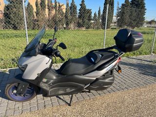 Yamaha XMAX 300-Scooter gris