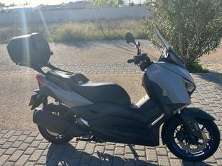 Yamaha XMAX 300-Scooter gris