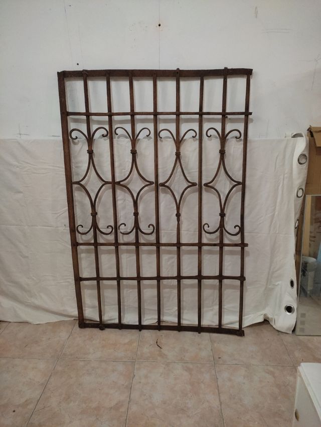 Verja antigua de hierro forjado