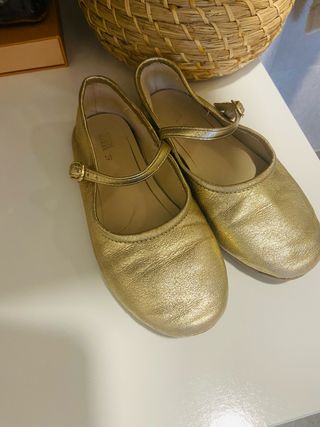 Sandalias Zara doradas niña talla 29