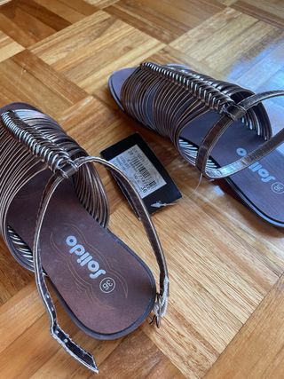 Sandalias planas plateadas