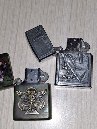 2 Accendini Zippo: Casino & Guerra