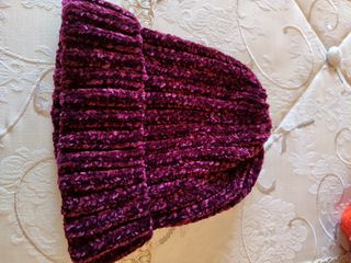 Gorro de punto morado