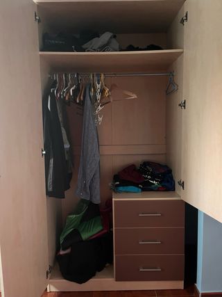 **URGE VENTA** Armario y escritorio rojos