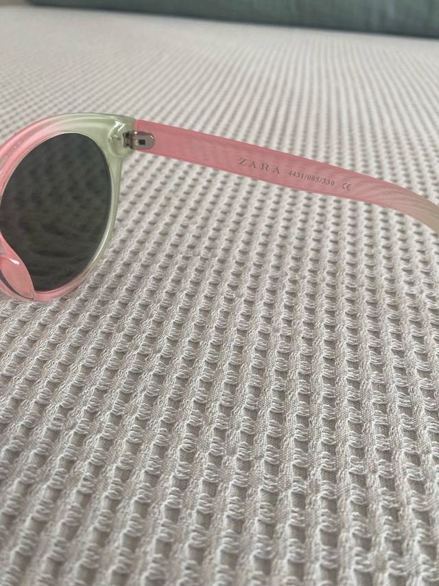 Gafas de niña de Zara.