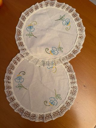 2 Centrini Ricamati Cotone