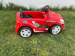 Coche eléctrico infantil rojo