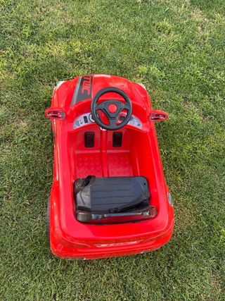 Coche eléctrico infantil rojo