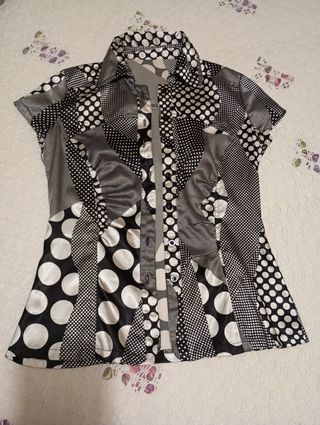 Blusa lunares blanco-negro