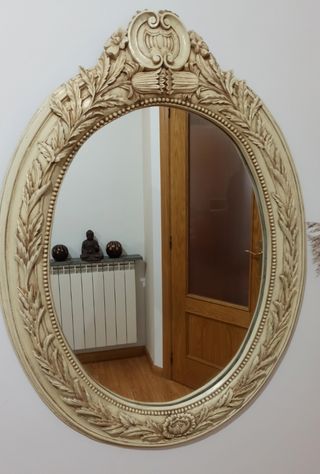 Espejo ovalado antiguo beige