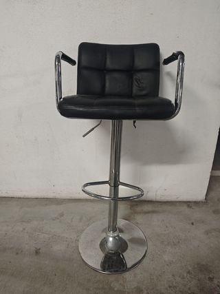 Taburete bar negro con reposabrazos