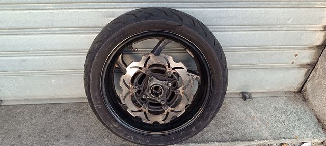 Cerchio post. Yamaha T-Max: gomma & disco