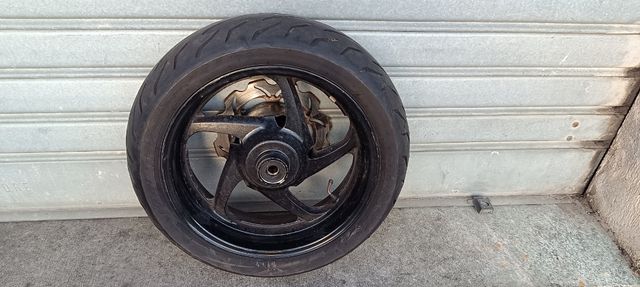 Cerchio post. Yamaha T-Max: gomma & disco