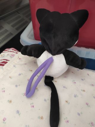 Muñeco bebé con disfraz de gato