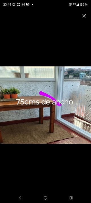 Mesa y bancos de madera maciza