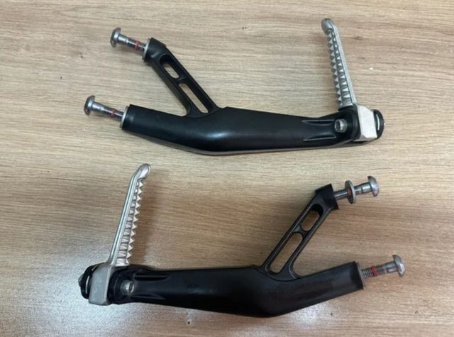 Estriberas Yamaha R1 15-24