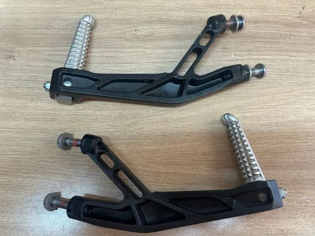 Estriberas Yamaha R1 15-24