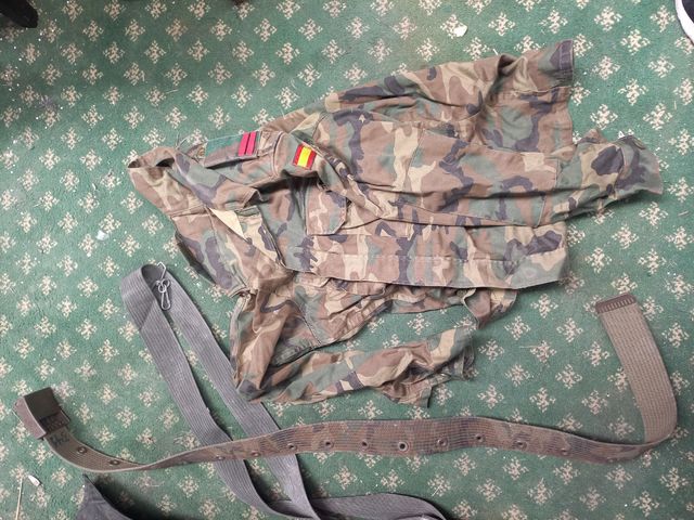 Traje militar usado + bolsa